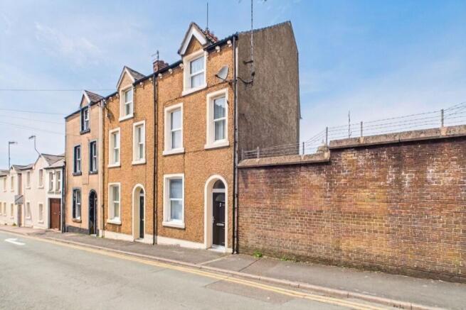 4 bed property, in Pinfold Street, £125,000