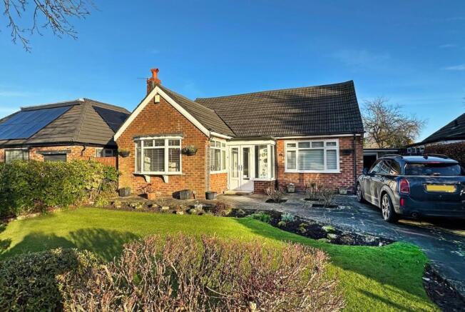 2 bed property, in Cottrell Road, £625,000