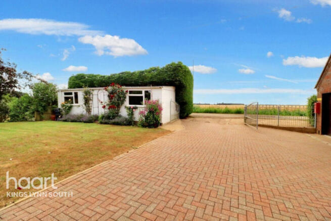 3 bed property, in Fen Road, £500,000