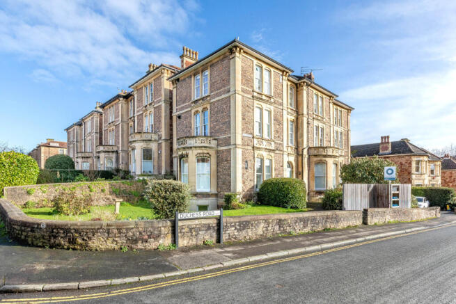 1 bed property, in Bristol BS8, £235,000