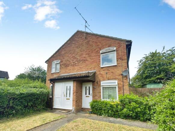 2 bed property, in Cowslip Bank, £220,000