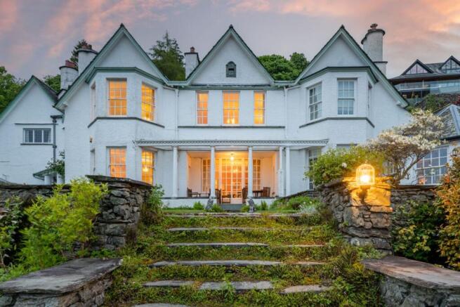 4 bed property, in Fellside Close, £1,100,000
