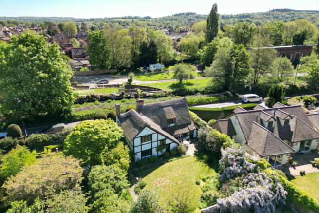 4 bed property, in Tidmarsh Road, £875,000