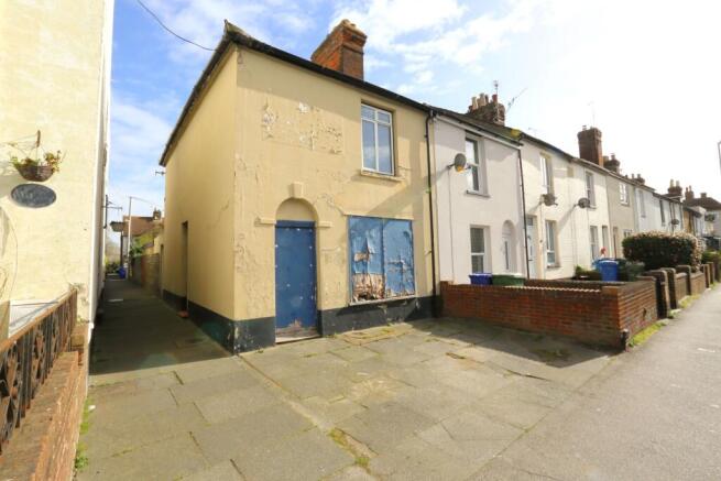 3 bed property, in East Street, £250,000