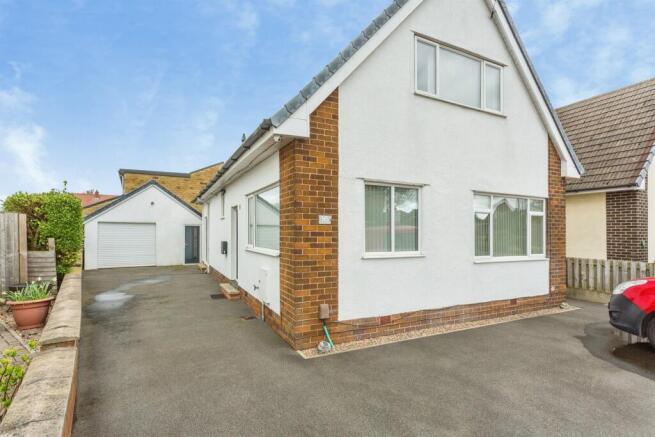 4 bed property, in Westcroft Drive, £450,000