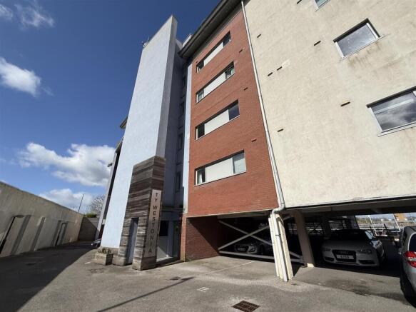 2 bed property, in Ty Westonia, £255,000
