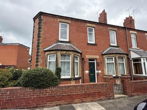4 bed property, in Waverley Avenue, £335,000