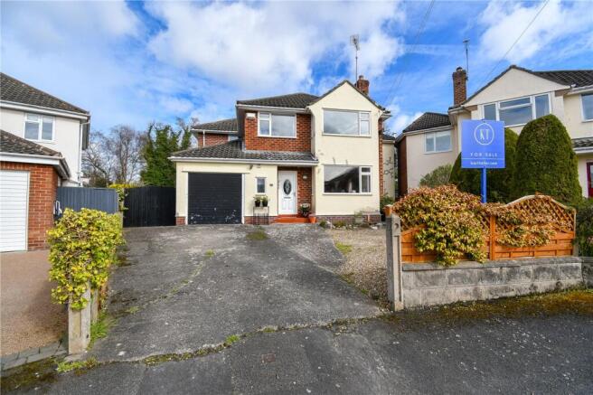 4 bed property, in Dee Park Close, £590,000
