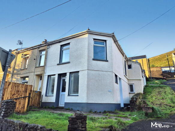 2 bed property, in Commercial Street, £55,000