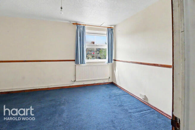 1 bed property, in Straight Road, £170,000