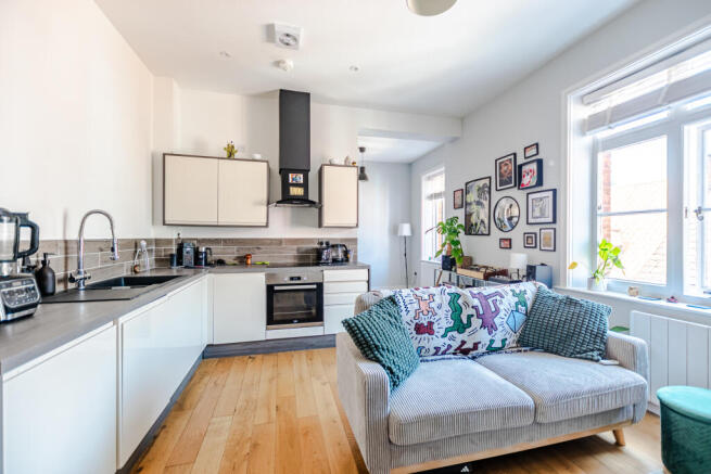 1 bed property, in New Lane, £120,000