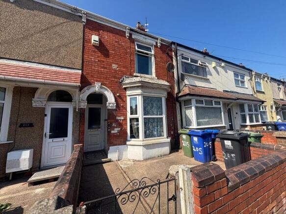 3 bed property, in 205 Welholme Road, £30,000