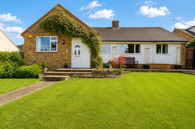 3 bed property, in Brook Hill, £900,000