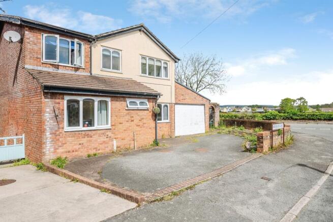 6 bed property, in Plover Crescent, £380,000