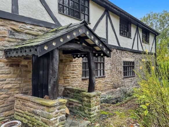 4 bed property, in Woodside Farm Cottage, £425,000