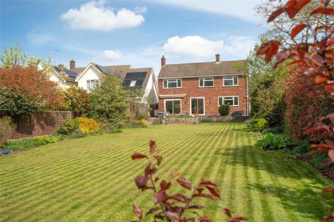 4 bed property, in Borrowdale Avenue, £750,000
