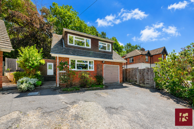 4 bed property, in Mulberry Close, £550,000