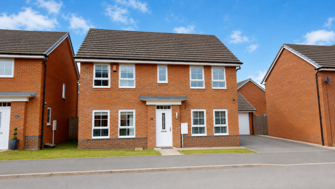 4 bed property, in Whitmoore Drive, £280,000
