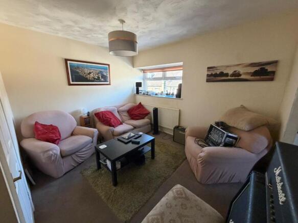 2 bed property, in Flat 5 Penrhiwfer Court, £30,000