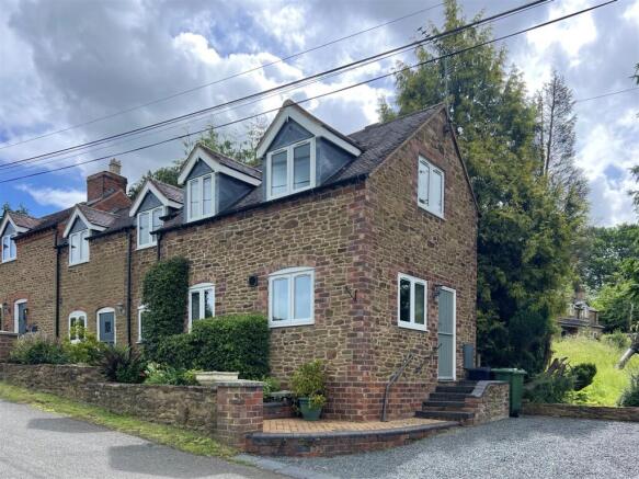 2 bed property, in Ranters Bank, £300,000