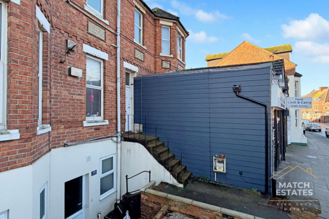 5 bed property, in Cheriton High Street, £275,000