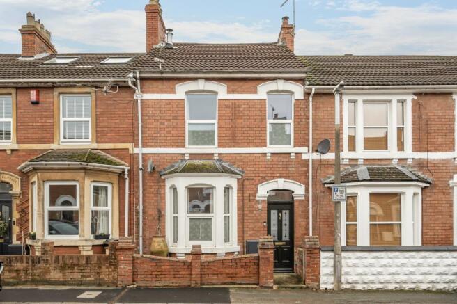 4 bed property, in Hythe Road, £350,000