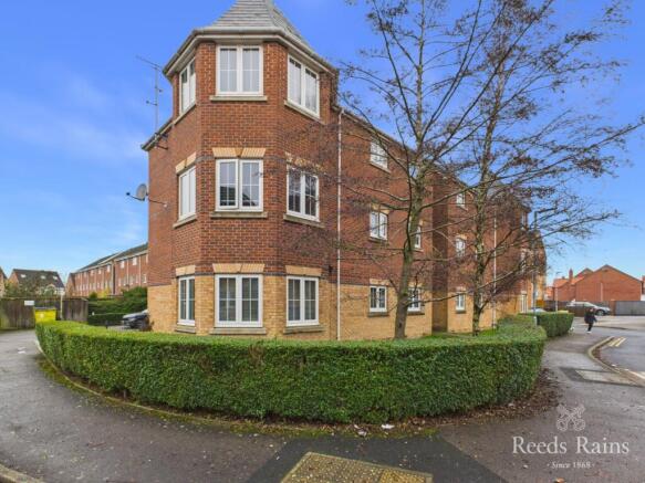 2 bed property, in Staunton Park, £110,000