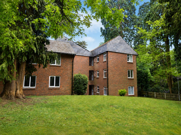 1 bed property, in Tall Pines, £180,000