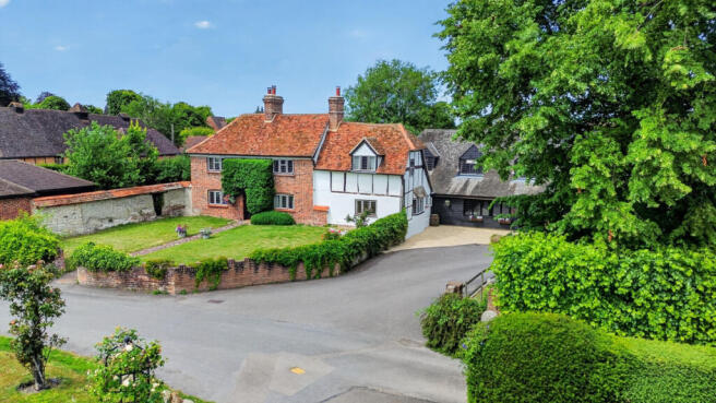 5 bed property, in High Street, £1,500,000