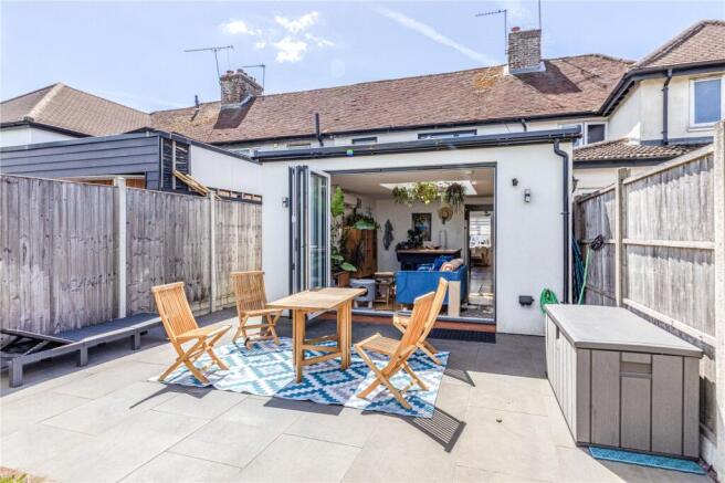 2 bed property, in Eden Grove Road, £450,000