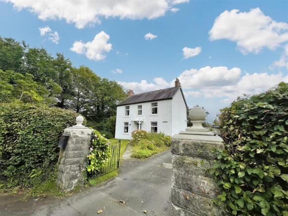4 bed property, in Laugharne, £450,000