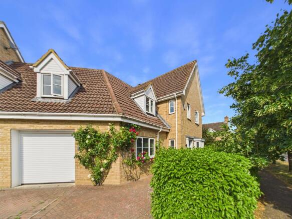 4 bed property, in Strympole Way, £500,000