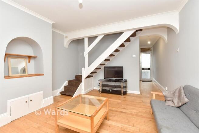 3 bed property, in Leslie Road, £240,000