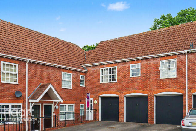 1 bed property, in Lavenham Court, £110,000