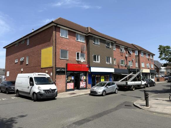 1 bed property, in Yeading Lane, £110,000