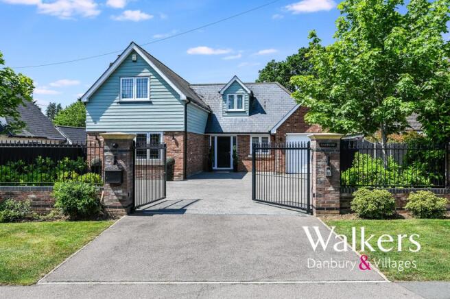 3 bed property, in Southend Road, £850,000