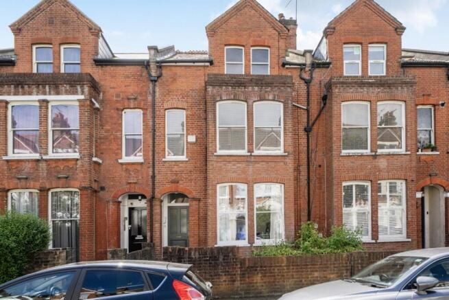 2 bed property, in Plympton Road, £525,000