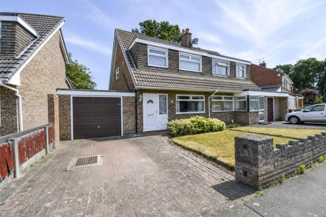 3 bed property, in Randle Meadow, £190,000
