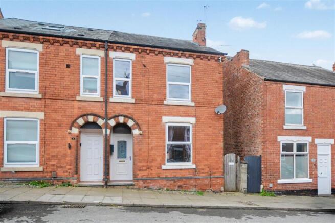 3 bed property, in Lawrence Street, £180,000