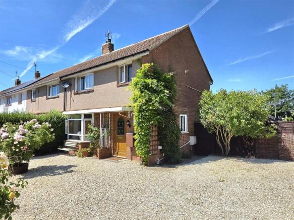 3 bed property, in Green Gardens, £260,000