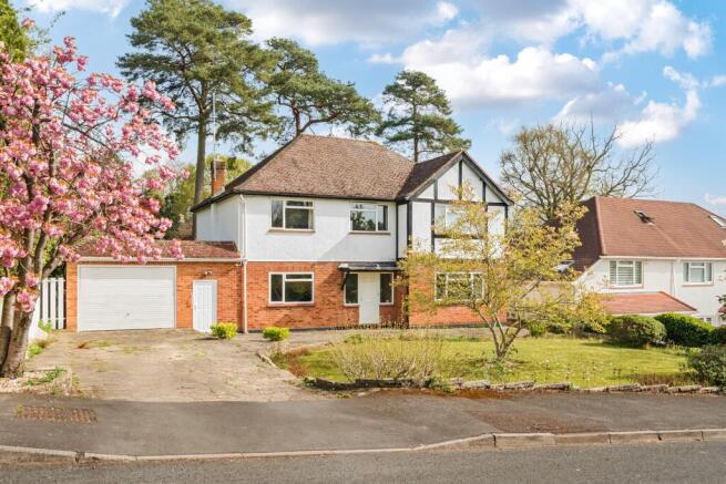 4 bed property, in Hurst Close, £1,100,000