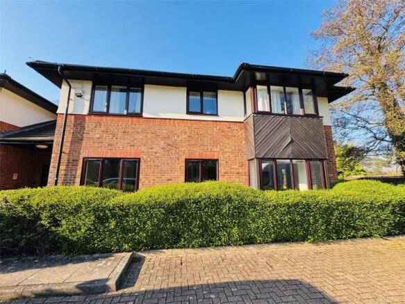 2 bed property, in Old Cove Road, £200,000