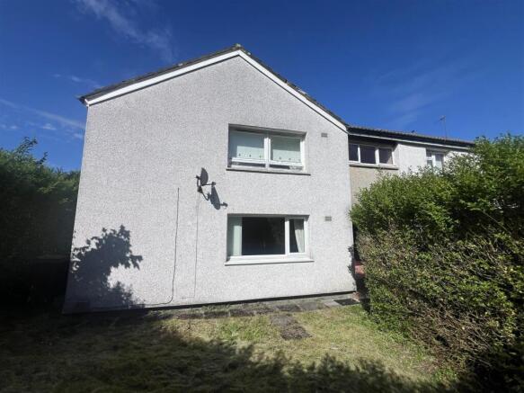 2 bed property, in Moss Road, £52,500