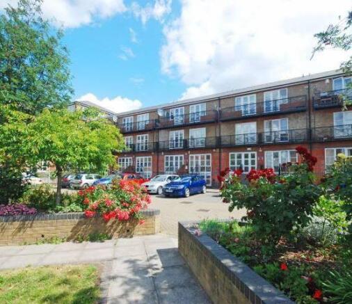 6 bed property, in 11 Alphabet Square, £525,000