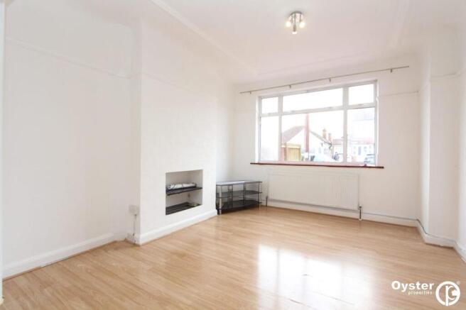 3 bed property, in Uppingham Avenue, £600,000