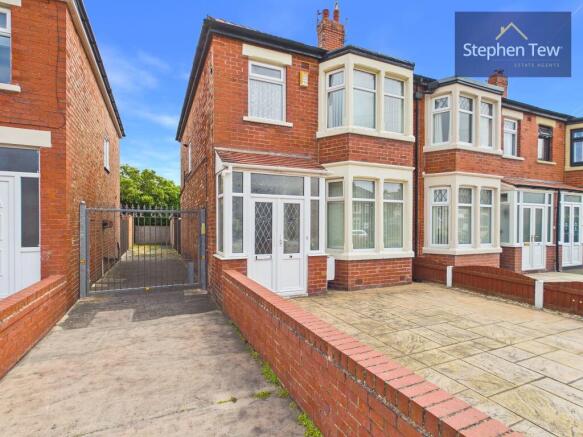 3 bed property, in Acre Gate, £130,000