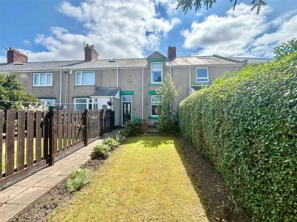 2 bed property, in Garden Place, £125,000