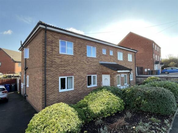 2 bed property, in Jennings Way, £112,500