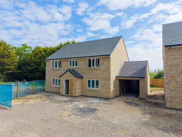 4 bed property, in Conifers Close, £550,000