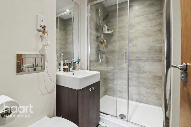 2 bed property, in Webster Close, £270,000